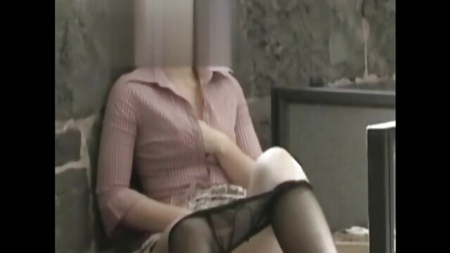 زن به سکس درحال خواب شوهر صبحانه می دهد