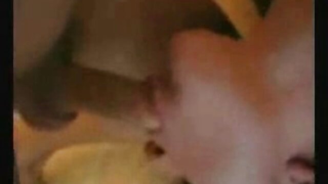 با خوشحالی جای sexخواب الاغ تنگ را می گیرد